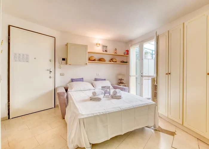 شقة With Garden - Happy مينتون