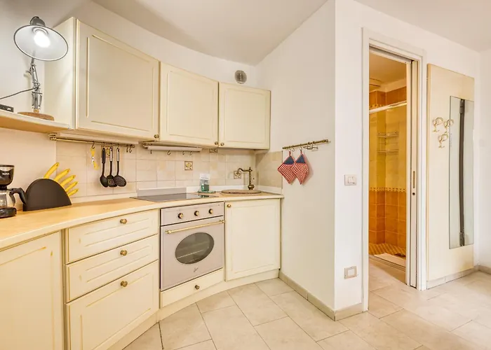 شقة With Garden - Happy